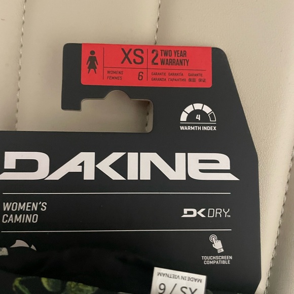 NWT winter gloves with liners - Picture 3 of 3